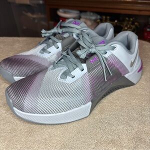 Nike Metcon 10 Training Shoes Wolf Grey Purple HJ1875-003 Men’s 7.5 Women’s 9